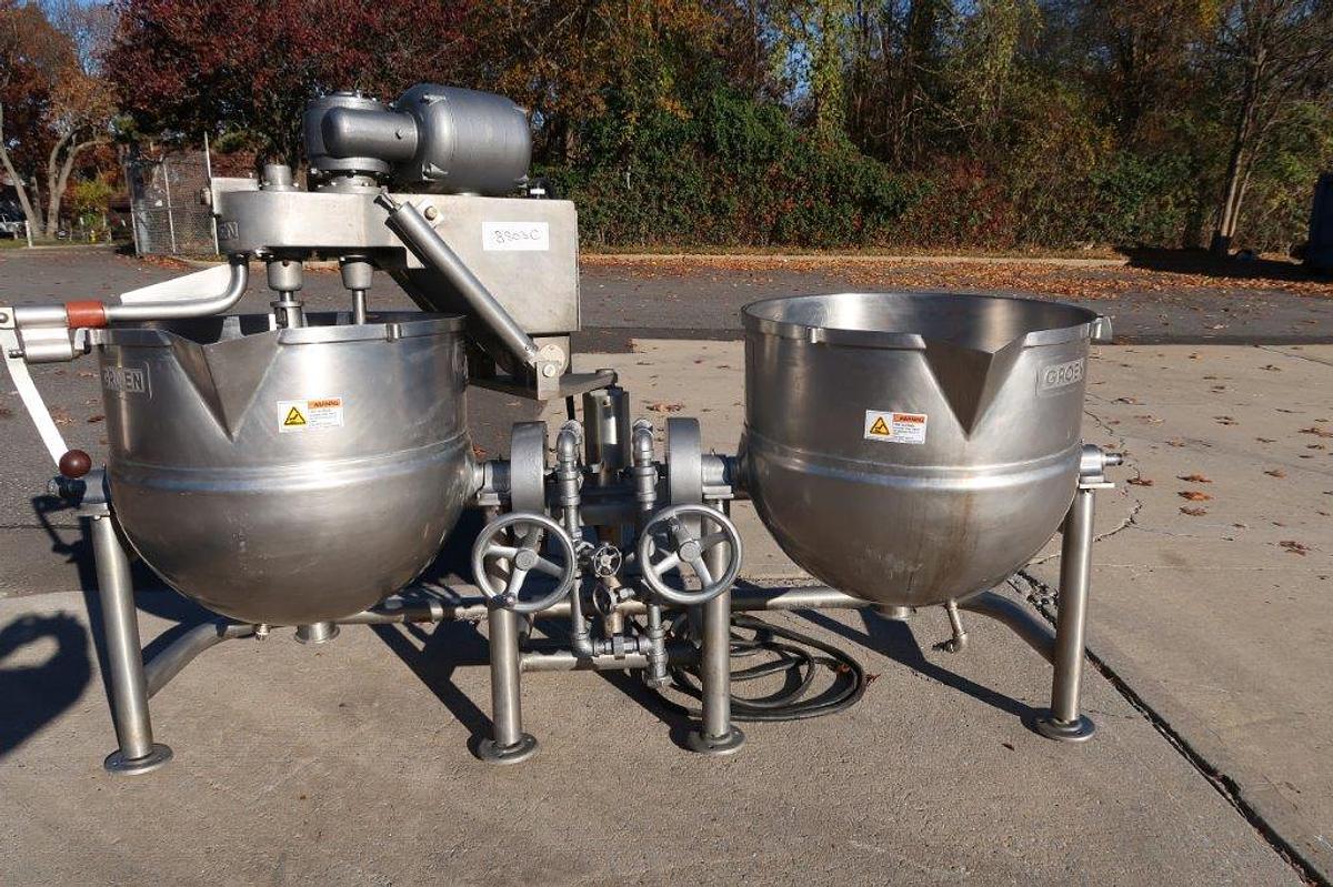 Used Battery of Two Groen 40 Gallon Tilt Kettles, Common Agitator