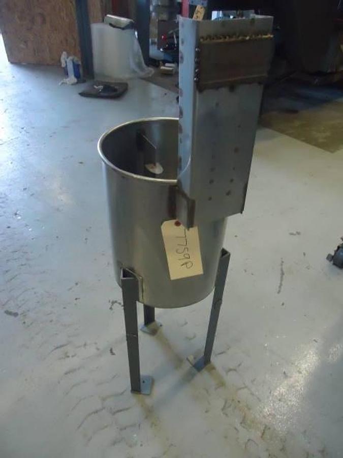 Used 9 Gallon Stainless Steel Vertical Tank