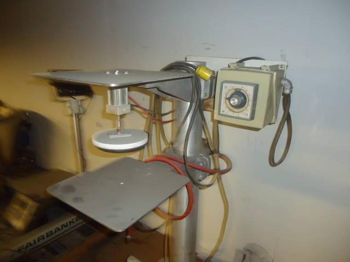 Used Pneumatic semi-automatic lid press