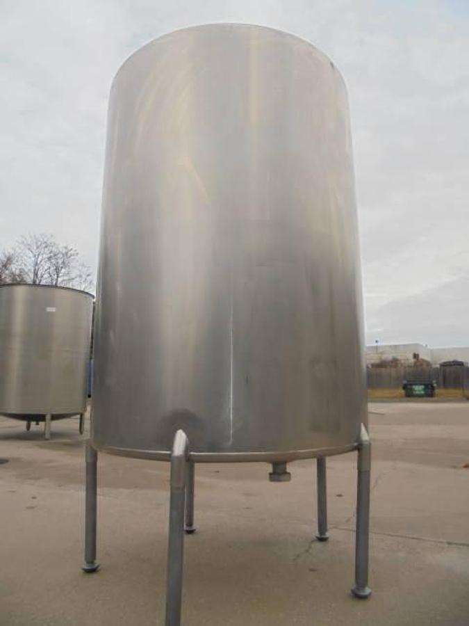 Used 500 Gallon Stainless Steel Vertical Closed Tank