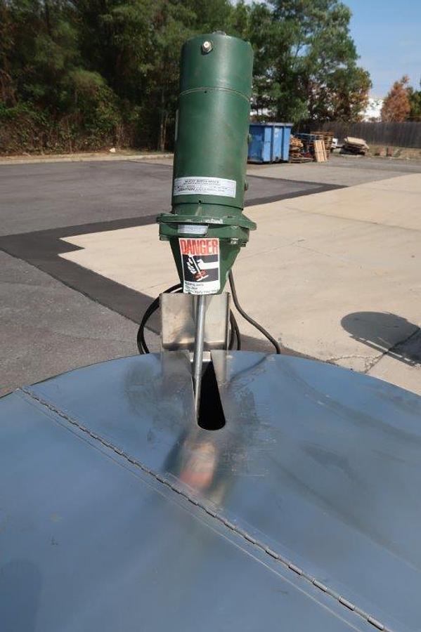 Used 125 Gallon SS Vertical Tank, Lightnin Agitator