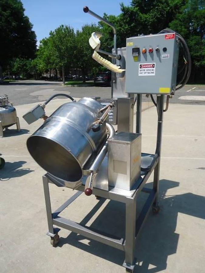 Used 10 Gallon Groen Stainless Steel Electric Twin Action Mix Kettle, 50 Psi