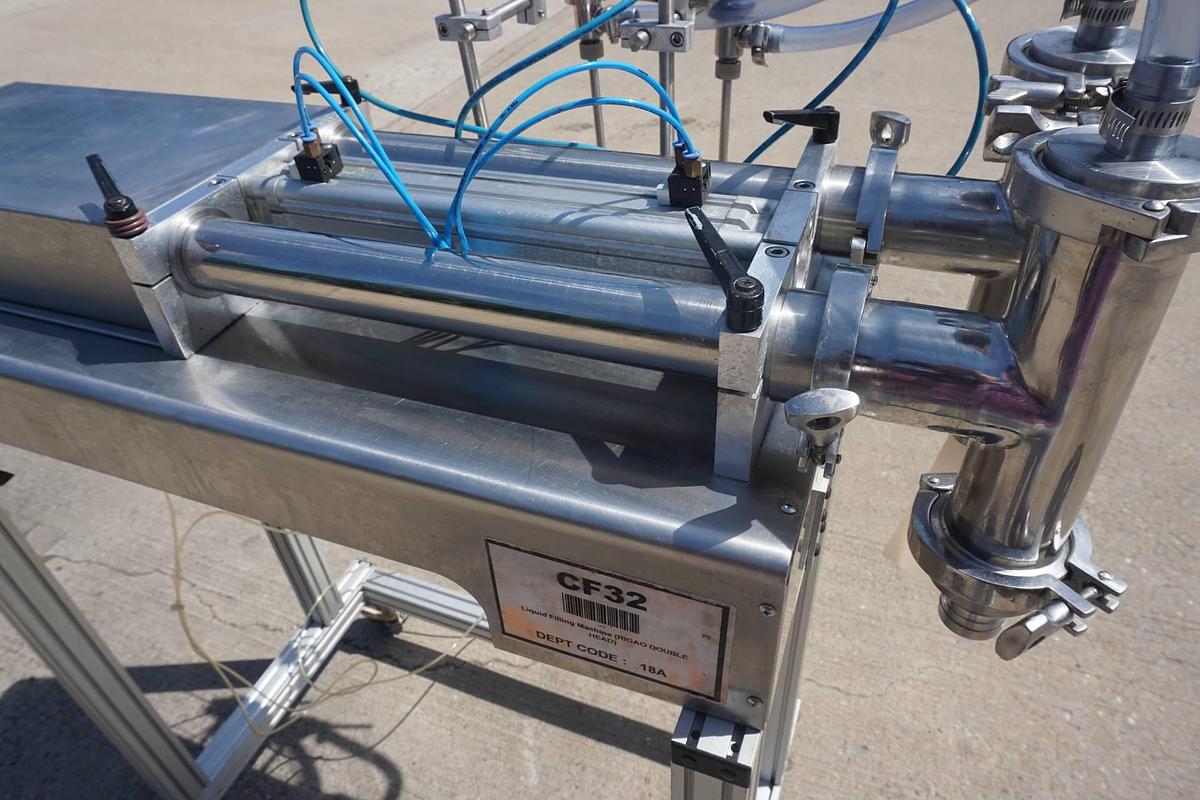 Used Twin Piston Filling Machine, Air Operated