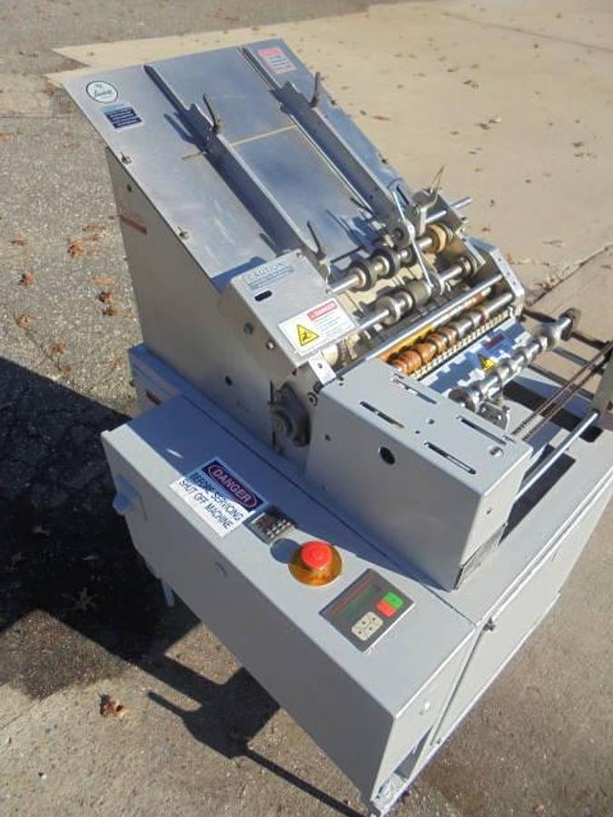 Used Labelette SGPW Semi-Automatic Glue Labeler