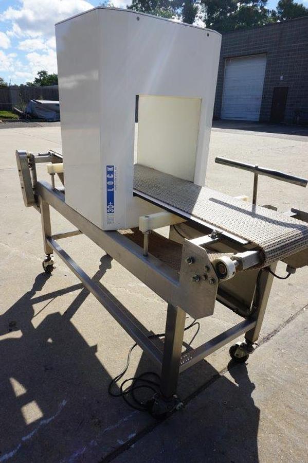 Used Lock MET30+ Metal Detector, 14 In. W X 15 In. H Aperture