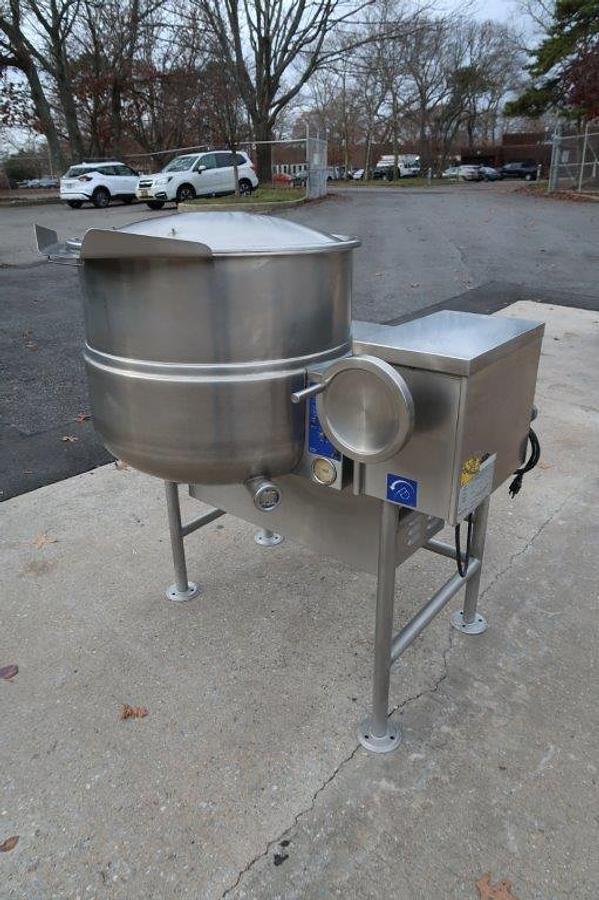 Used 40 Gallon Cleveland SS Self-Contained Gas-Fired Kettle