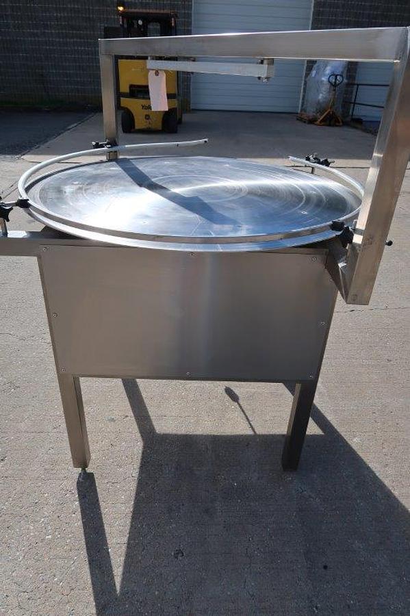 Used 42 In. Diameter SS Rotary Unscrambling/Accumulating Table