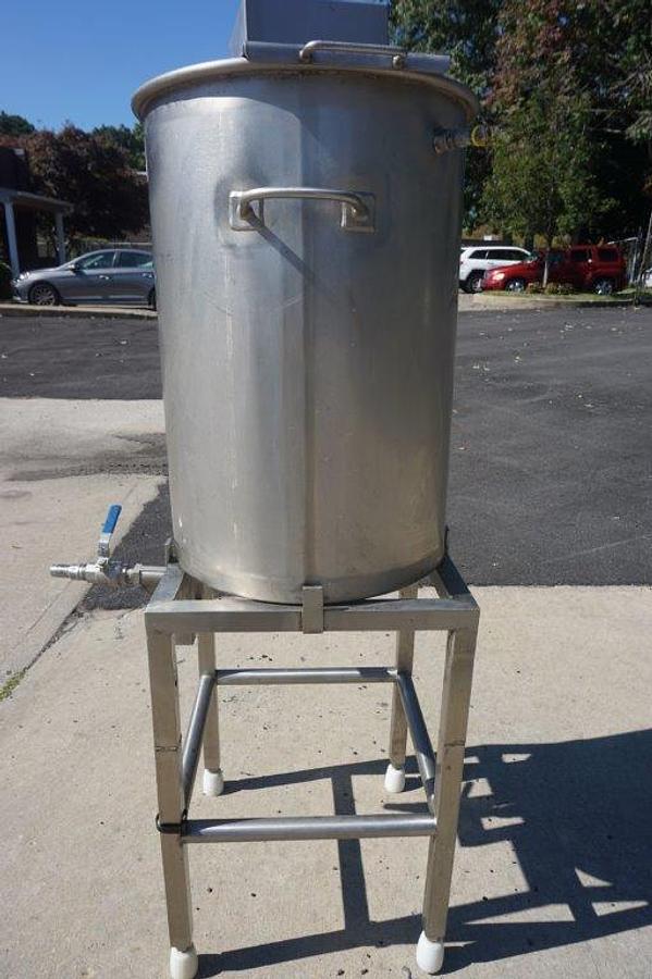 Used 35 Gallon Stainless Steel Mix Tank, Air Operated