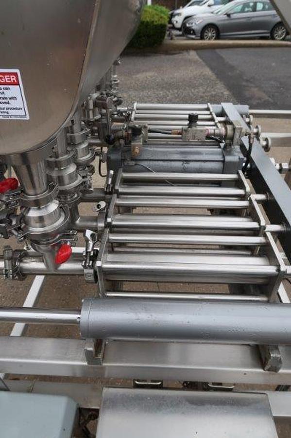 Used Inline Filling Systems Six Piston Hot Filler, Air Rinser
