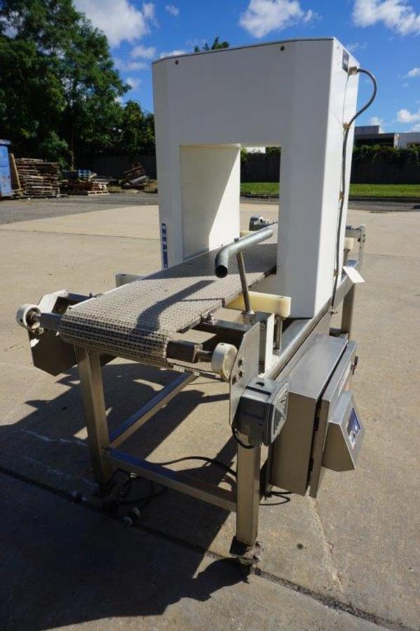 Used Lock MET30+ Metal Detector, 14 In. W X 15 In. H Aperture