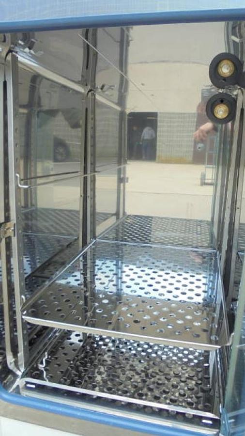 Used Thermo Scientific Heratherm IGS 180 Incubator