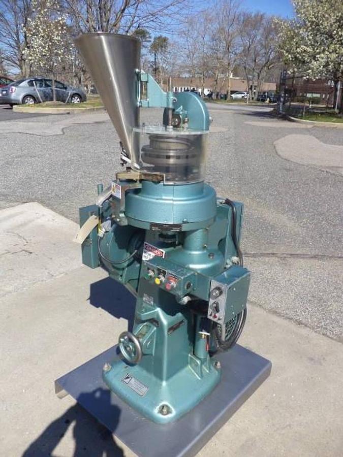 Used Vector-Colton 216 16 Station Rotary Tablet Press