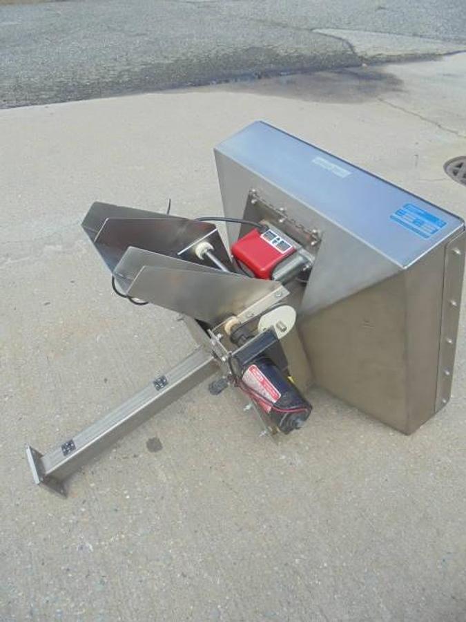 Used Hoppmann 23 In. X 24 In. Stainless Vibratory Feeder-