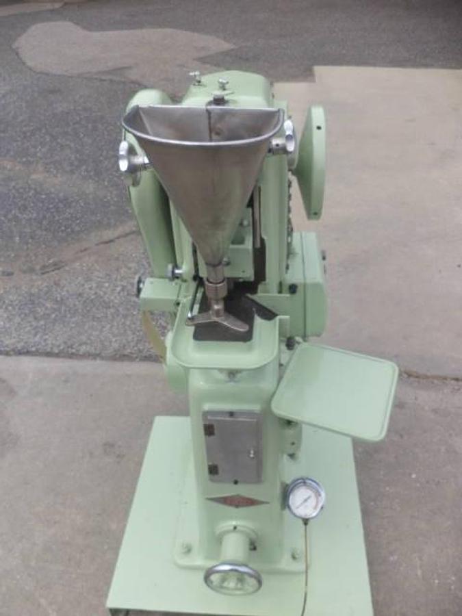 Used Manesty E2 Single Punch Tablet Press