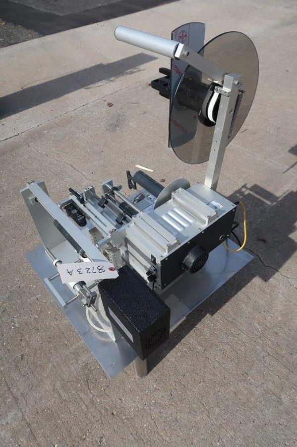 Used Universal R-310 Tabletop Semi-Automatic Pressure Sensitive Spot/Wraparound Labeler