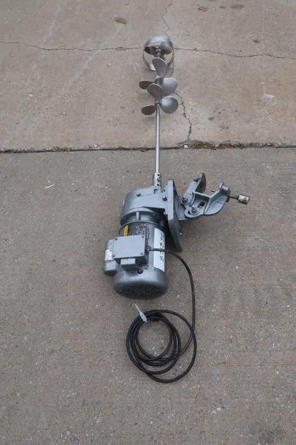 Used 1/2 HP Clamp-on Portable Agitator, Single Phase