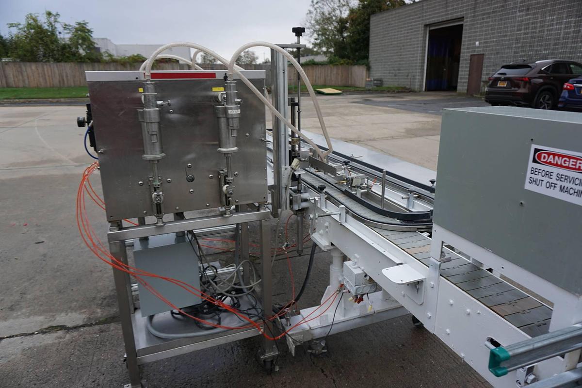 Used Filling Equipment Company Four Head Piston Filler with Carousel Conveyor