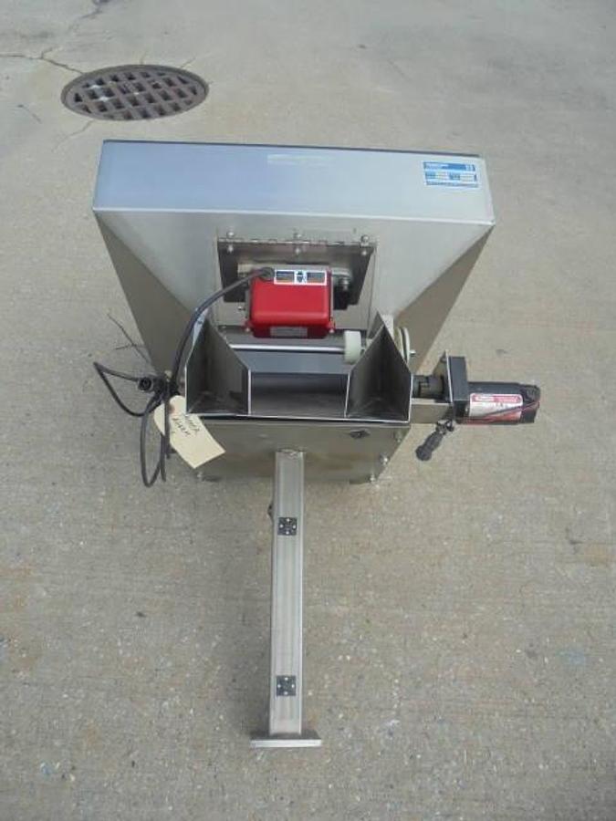 Used Hoppmann 23 In. X 24 In. Stainless Vibratory Feeder-