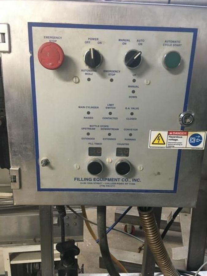 Used Filling Equipment Company 12 Head Straight Line Liquid Filling Machine