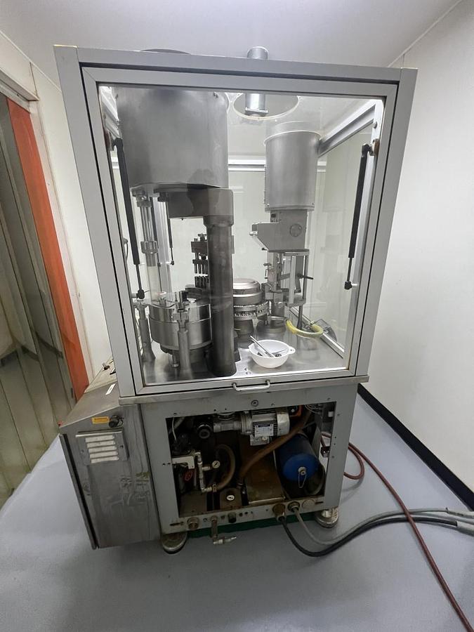 Used Zanasi 40F Encapsulator, 00 & 0 Tooling