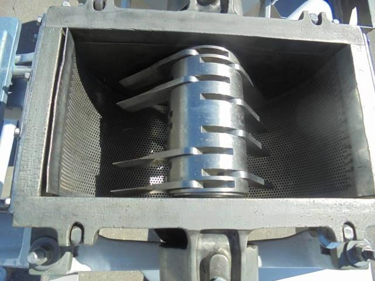 Used Fitzpatrick D6 Comminuting Mill, 7.5 HP Motor