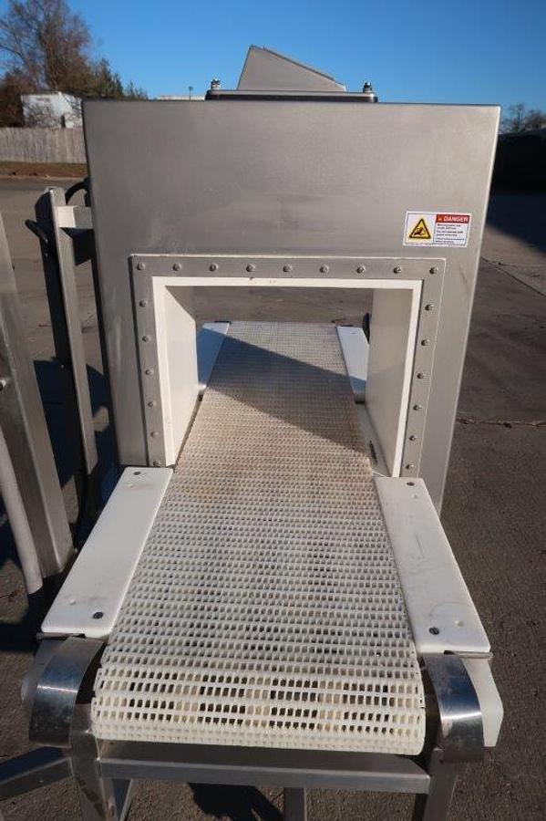 Used Safeline SL1000 SS Metal Detector, 15 In. X 13 In. Aperture