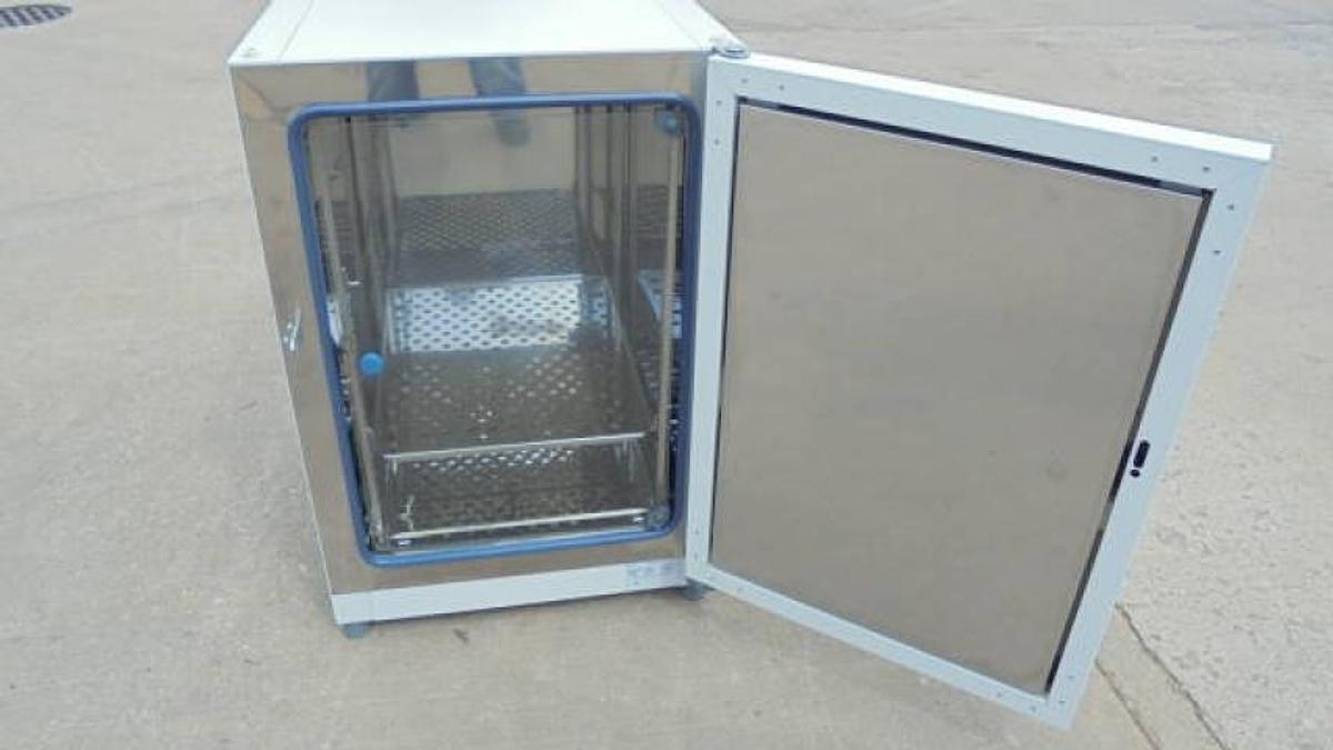 Used Thermo Scientific Heratherm IGS 180 Incubator