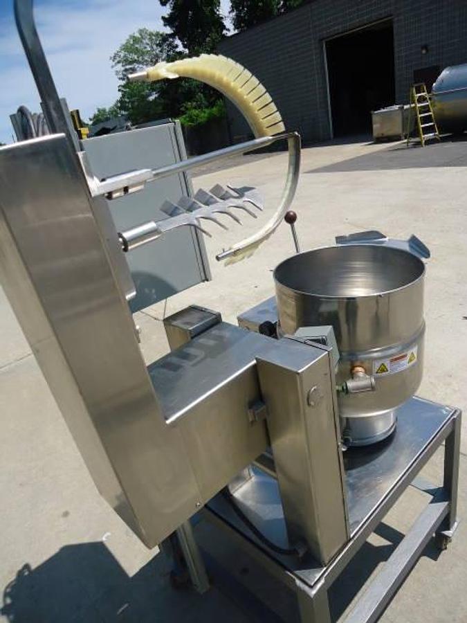 Used 10 Gallon Groen Stainless Steel Electric Twin Action Mix Kettle, 50 Psi