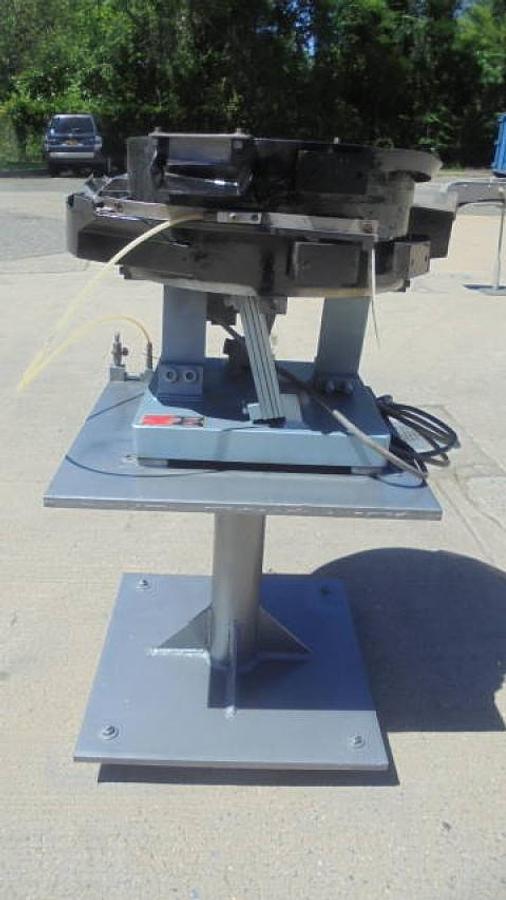 Used Industrial Feeding Systems 24 In. Diameter Vibratory Bowl