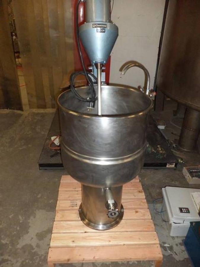 Used 25 gallon Cleveland Range jacketed mix kettle, 50PSI, CRN rated