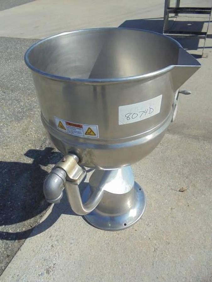 Used 20 Gallon Groen SS tilt kettle, 40 PSI Jacket
