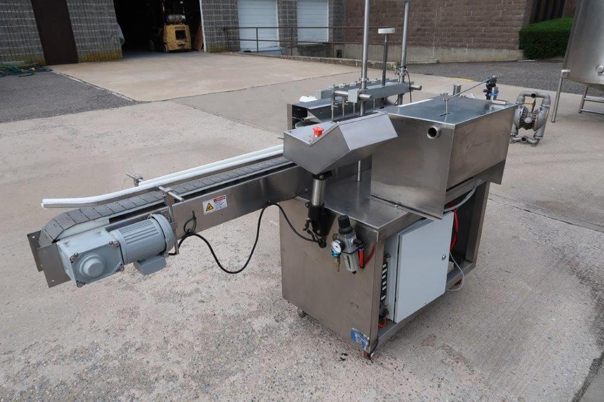 Used Accutek 6 Spout Liquid Filling Machine, Manufactured 2016