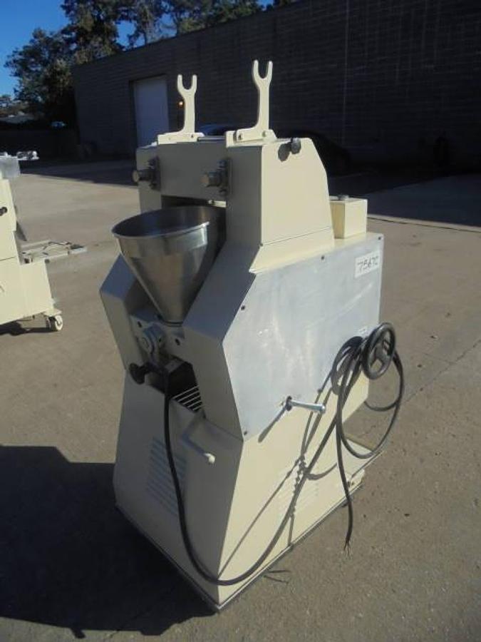 Used Dominioni MR-135A 4-Up Tortellini Pasta Machine