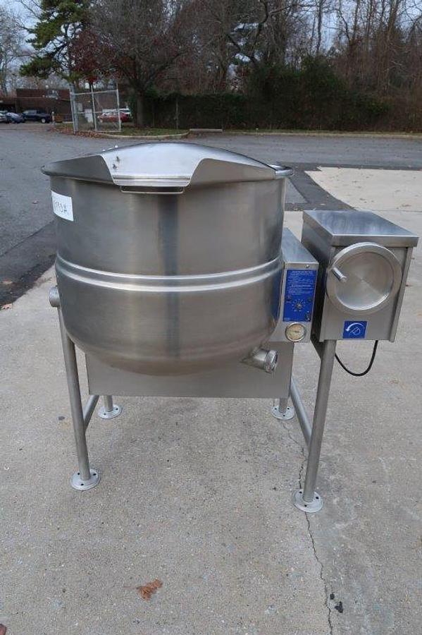 Used 40 Gallon Cleveland SS Self-Contained Gas-Fired Kettle