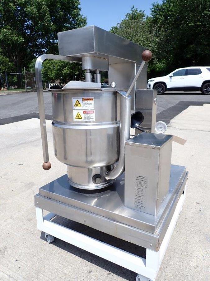 Used 10 Gallon Groen Twin Action Scraper Jacketed Kettle, Self-Contained Electric