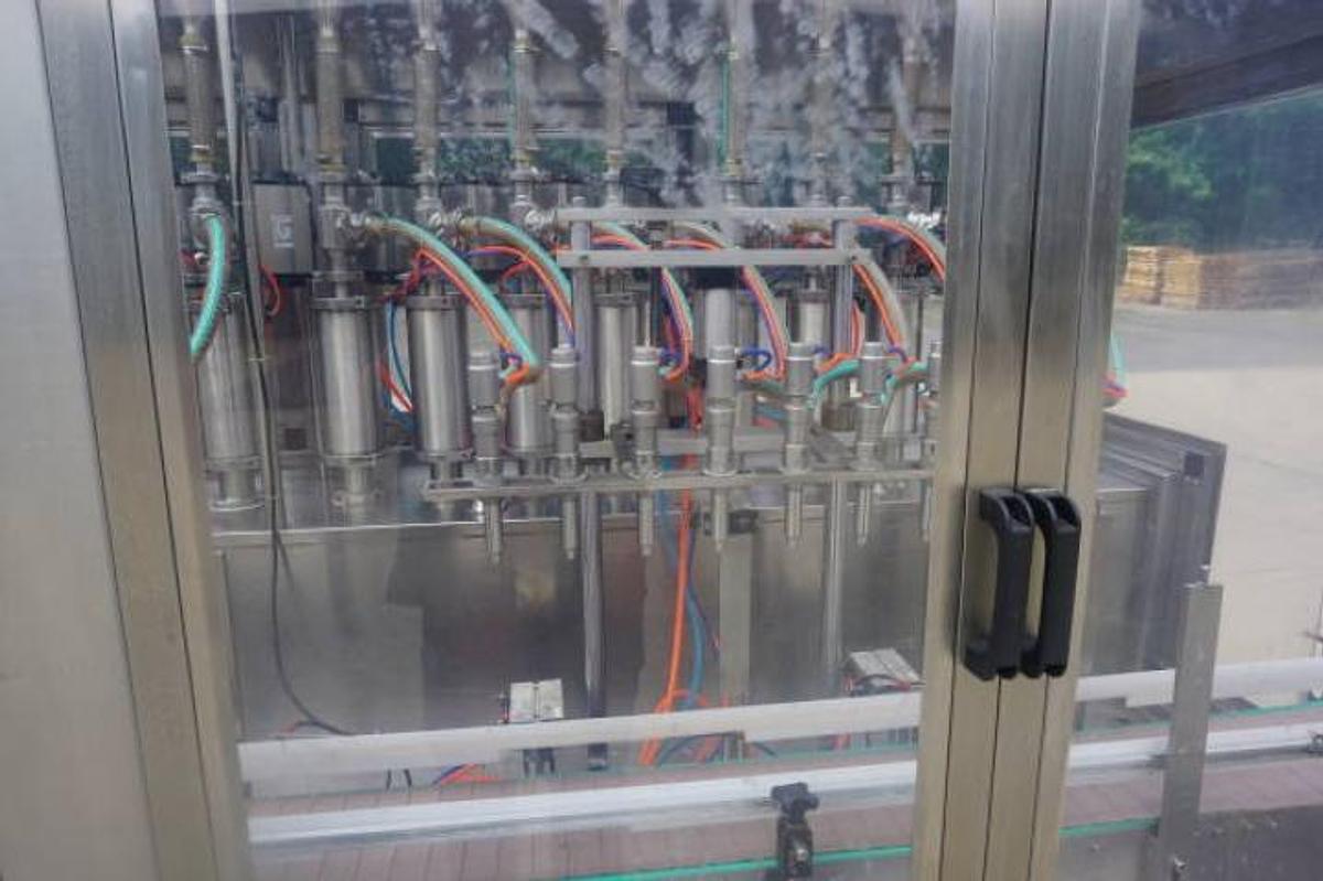 Used 16 Piston Inline Filling Machine, 40 Oz.