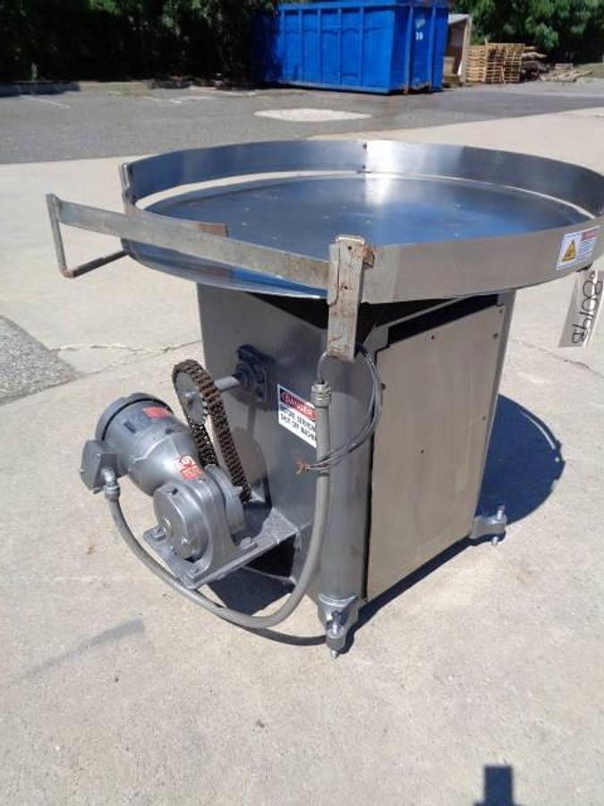 Used 36 In. Rotary Accumulating/Unscrambling Table