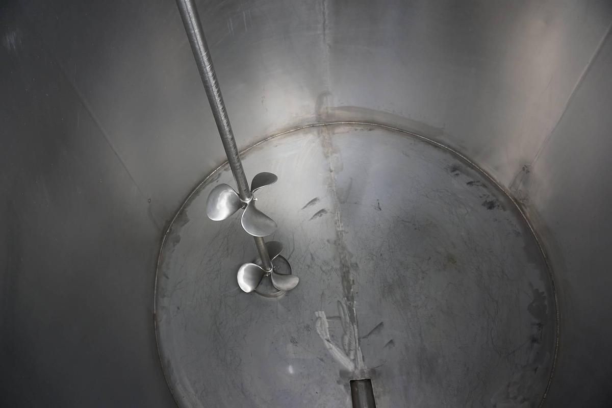 Used 1,360 Gallon Permasan Stainless Steel Vertical Mix Tank