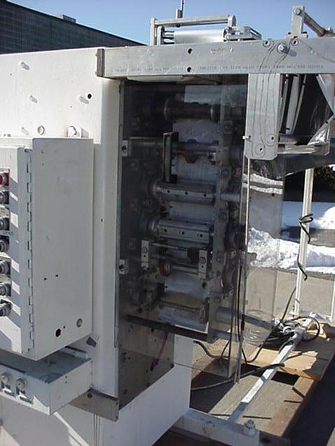 Used Circle V6n20 Towelette Packaging Machine