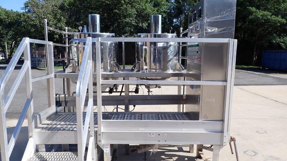 Used Twin 60 Gallon SS Jacketed Mix Tanks/Kettles, Common Base