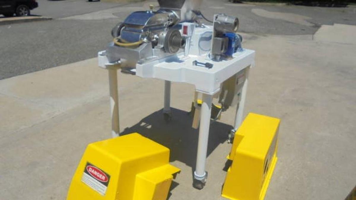 Used Fitzpatrick DAS06 Pulverizer/Comminutor, Screw Feed, Jacketed Chamber
