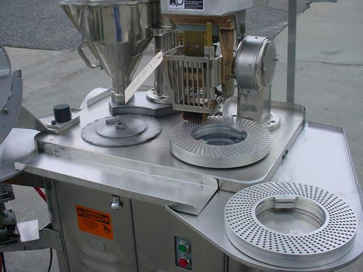 Used Parke Davis Type 8 Capsule Filling Machine, Miscellaneous Tooling