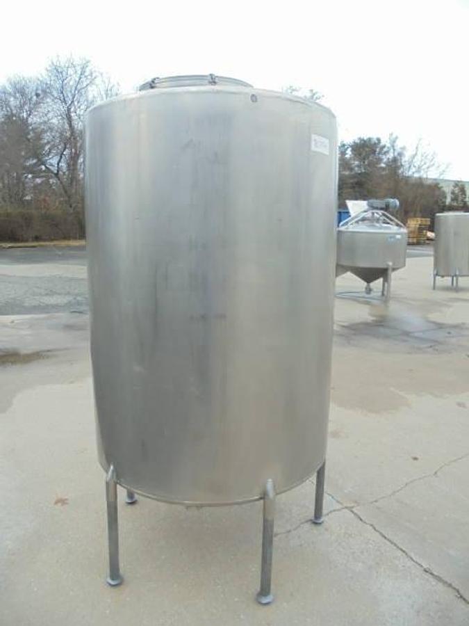 Used 500 Gallon Stainless Steel Vertical Closed Tank