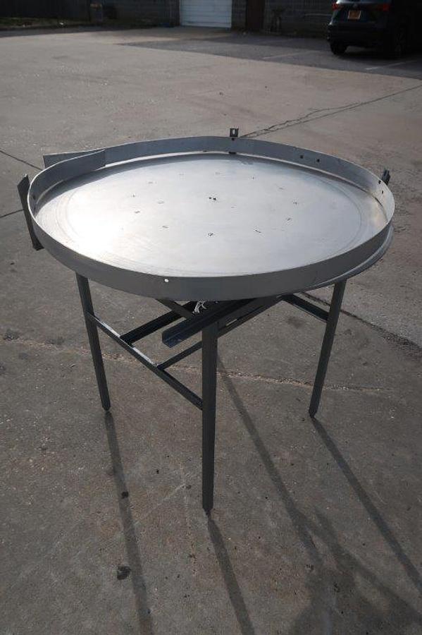 Used 36 In. Diameter Rotary Unscrambling/Accumulating Table