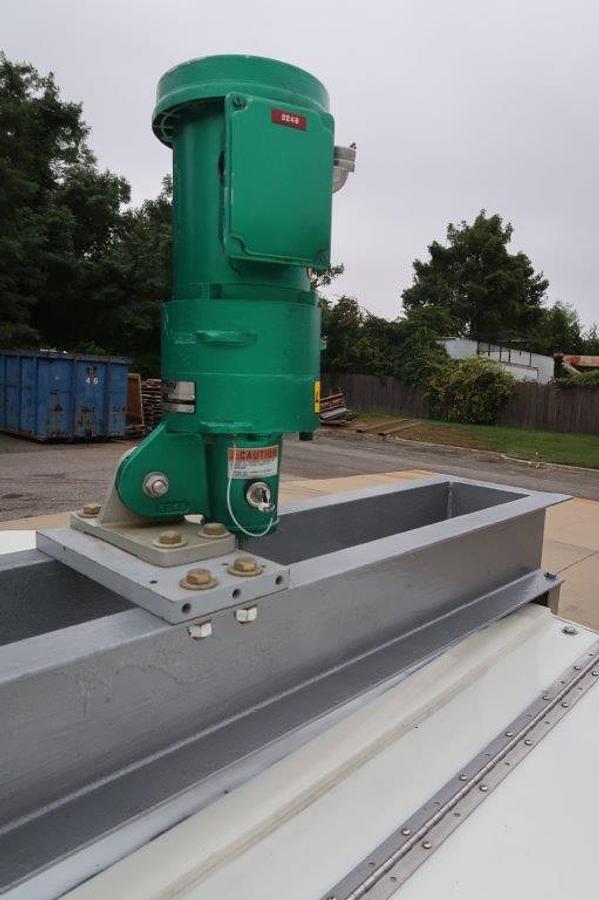 Used 1,000 Gallon Stainless Steel Vertical Mix Tank