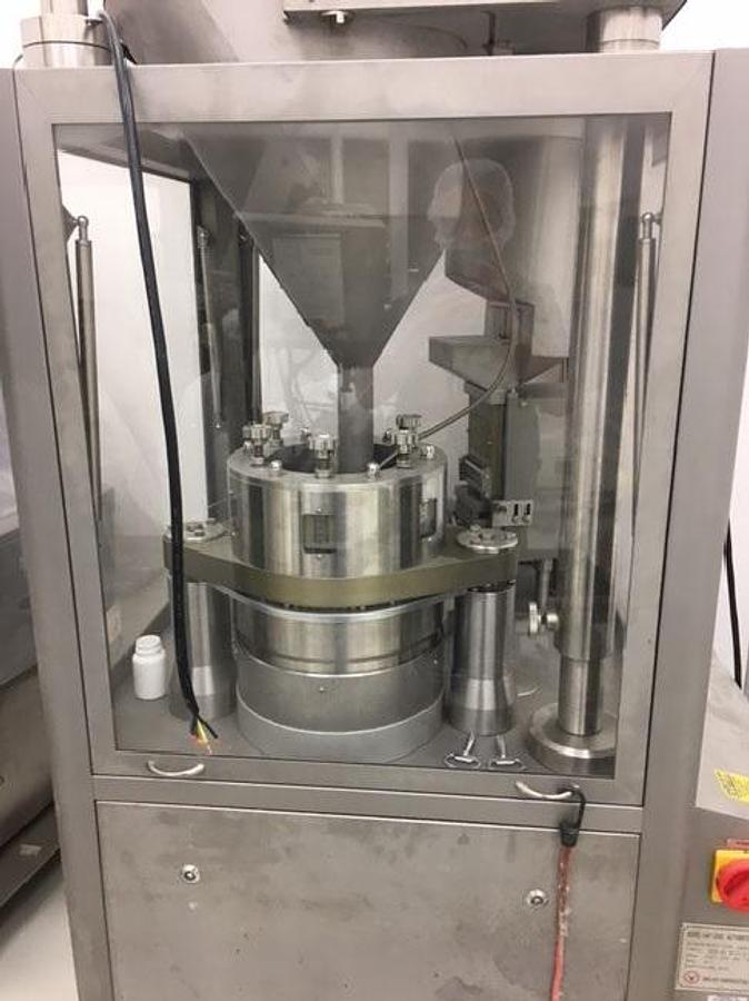 Used Vanguard VAF-1200C Encapsulator, 0 and 1 Tooling
