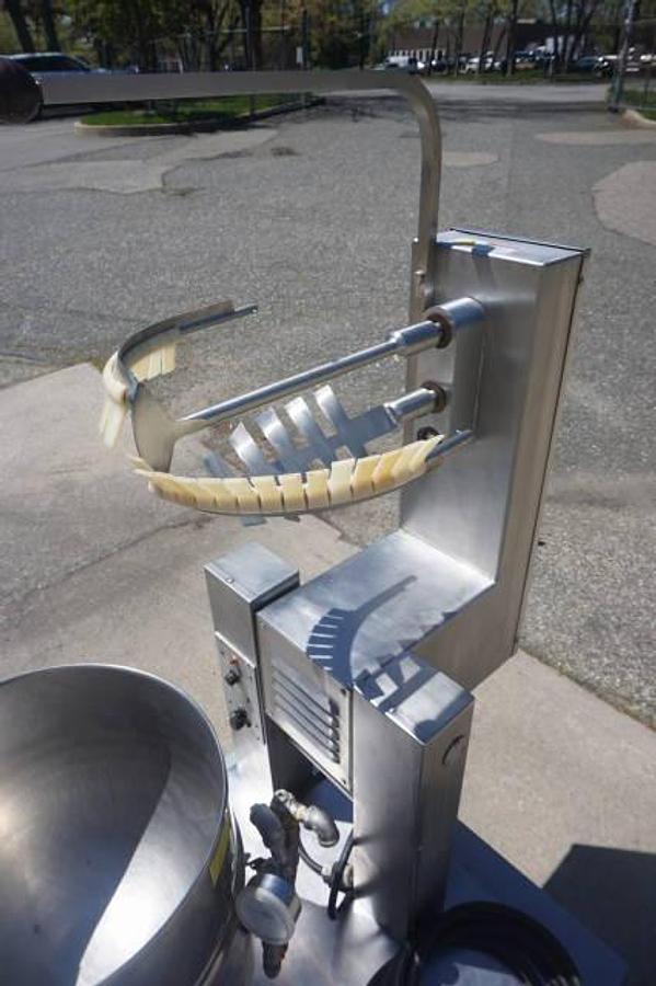 Used 10 Gallon Groen SS Electric Self-Contained Twin Action Scraper Kettle, Tilt Discharge