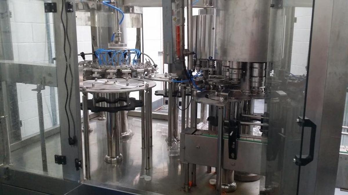 Used Ice Tea/Water Bottle Filling Line, 4,000 Bottles Per Hour, CIP