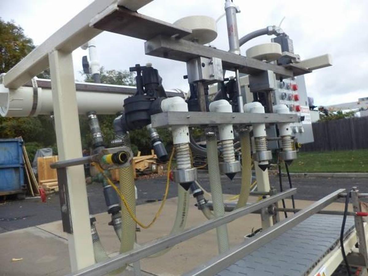 Used Pvc 4 Spout Straight Line Automatic Pressure Gravity Liquid Filling Machine