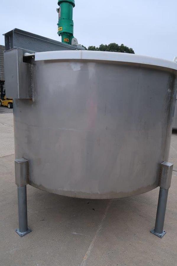 Used 1,000 Gallon Stainless Steel Vertical Mix Tank
